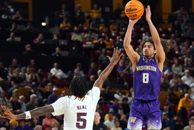 Washington Huskies guard Nate Calmese (8) shoots over Arizona State Sun Devils guard Jamiya Neal (5) during the first half at Desert Financial Arena.