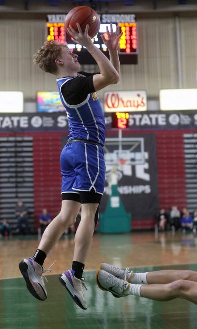 Lynden beats Bremerton 53-52 in the 2A boys basketball state semifinals in Yakima on Friday, March 1, 2024.