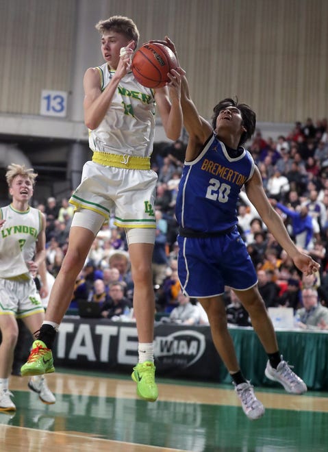 Lynden beats Bremerton 53-52 in the 2A boys basketball state semifinals in Yakima on Friday, March 1, 2024.